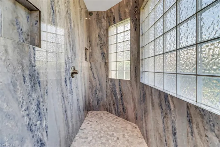 main ensuite