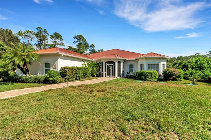 View of front of house featuring a front lawn