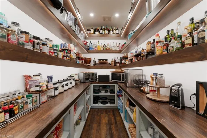 Oversized Walk In Pantry