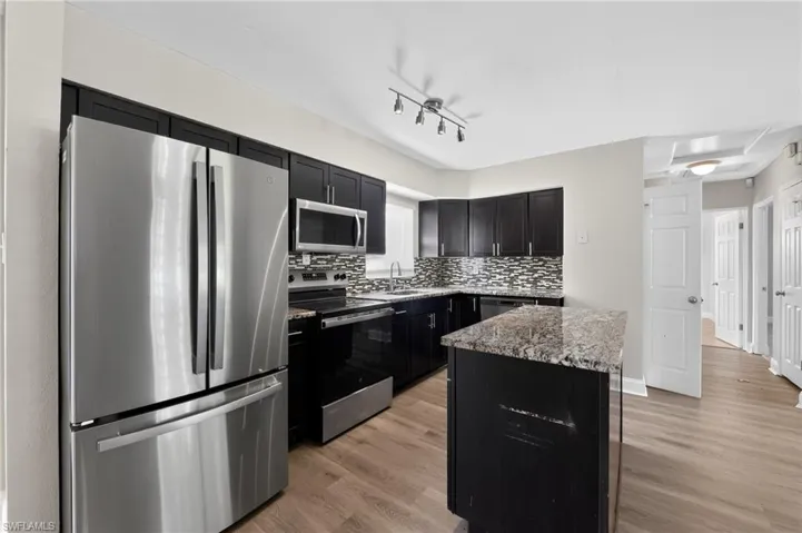 5235 Robin Ln N, St. Petersburg, Florida 33714