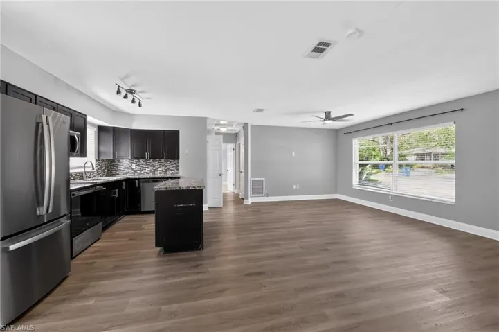5235 Robin Ln N, St. Petersburg, Florida 33714