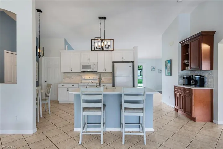 615 Sw 39th Ter, Cape Coral, Florida 33914