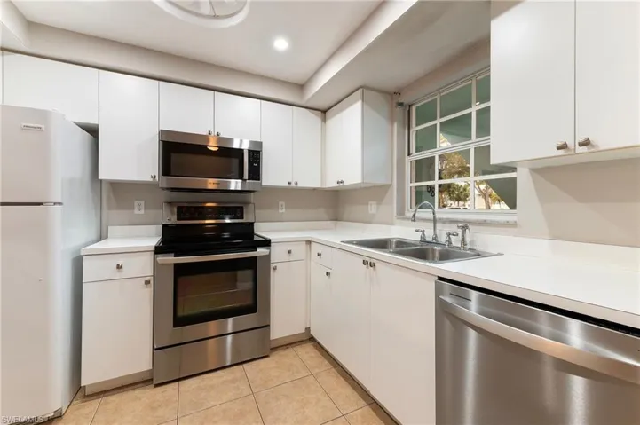 28330 Pine Haven Way Unit 67 Bonita Springs FL 34135 - Kitchen
