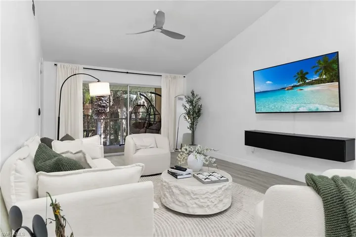 653 Squire Cir 201, Naples, Florida 34104