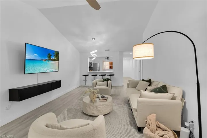 653 Squire Cir 201, Naples, Florida 34104