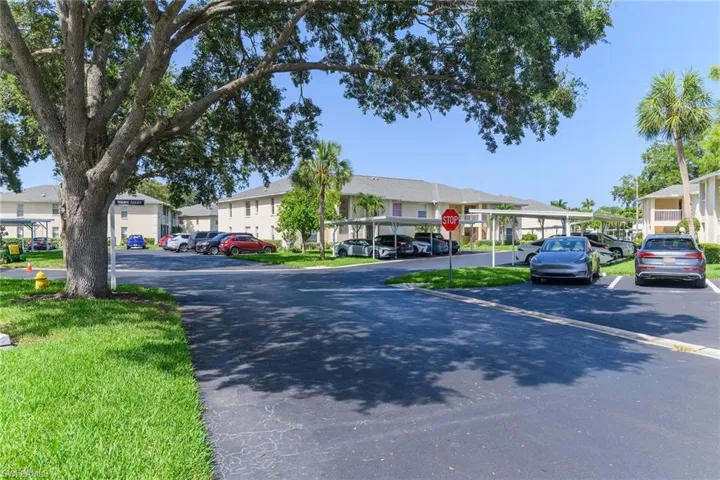 653 Squire Cir 201, Naples, Florida 34104