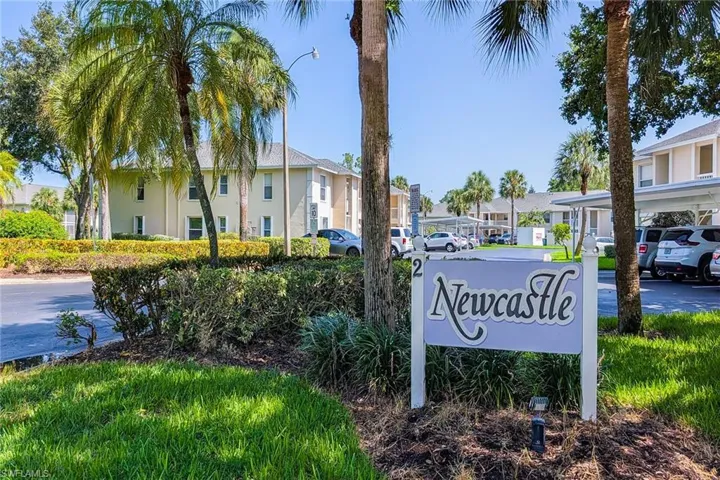 653 Squire Cir 201, Naples, Florida 34104