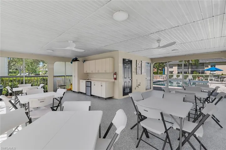 653 Squire Cir 201, Naples, Florida 34104