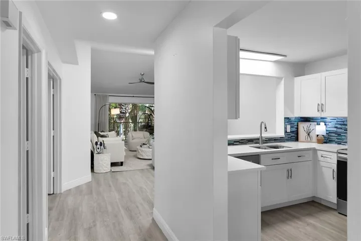 653 Squire Cir 201, Naples, Florida 34104