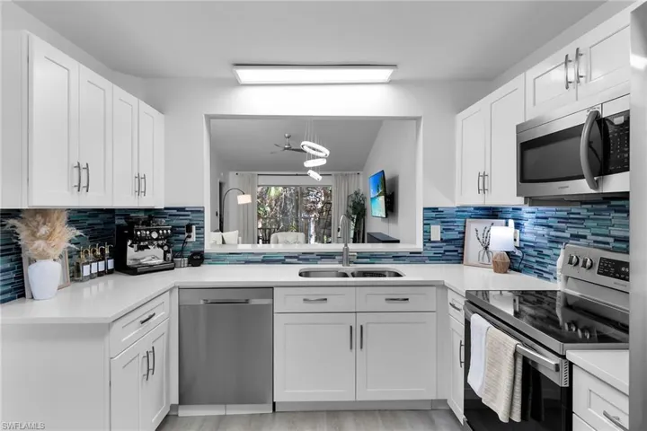 653 Squire Cir 201, Naples, Florida 34104