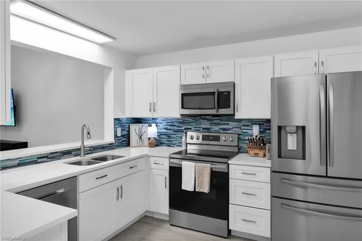 653 Squire Cir 201, Naples, Florida 34104
