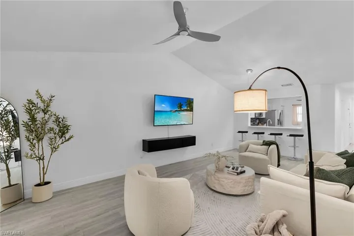 653 Squire Cir 201, Naples, Florida 34104