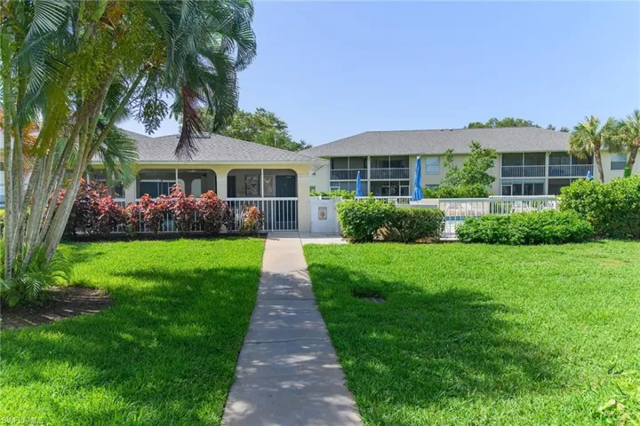 653 Squire Cir 201, Naples, Florida 34104