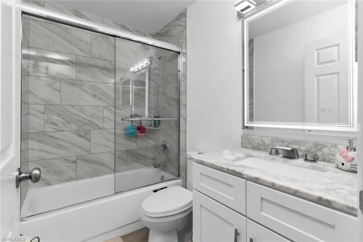653 Squire Cir 201, Naples, Florida 34104