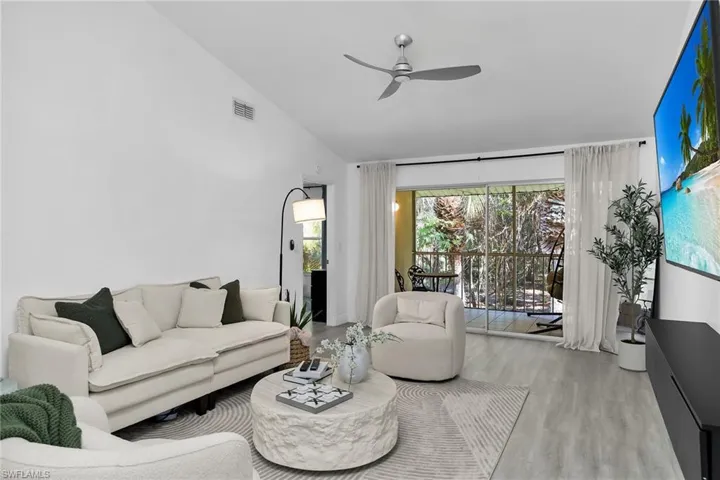 653 Squire Cir 201, Naples, Florida 34104