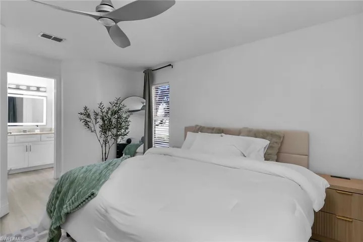653 Squire Cir 201, Naples, Florida 34104