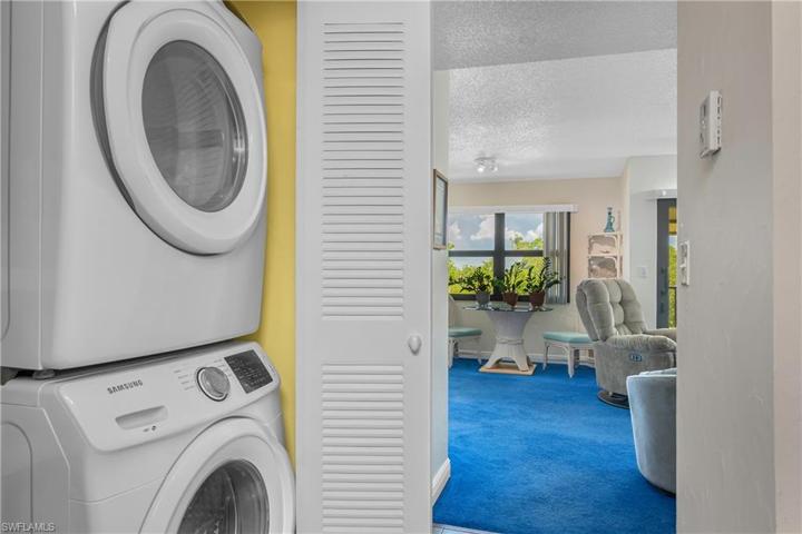 Washer/Dryer in unit
