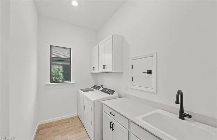 2107  Freemont  WAY, Naples, FL 34120