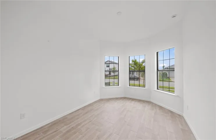 2107  Freemont  WAY, Naples, FL 34120