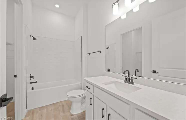 2107  Freemont  WAY, Naples, FL 34120