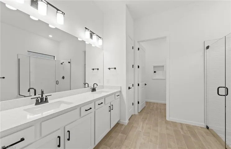 2107  Freemont  WAY, Naples, FL 34120