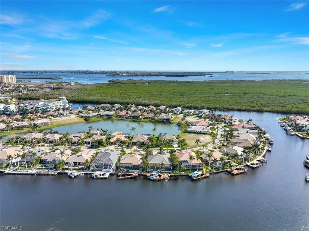 1819 Harbour CIR, Cape Coral, FL 33914,225036963