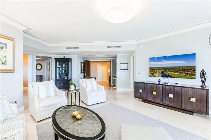 POLISHED TRAVERTINE FLOORING