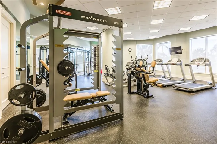 FITNESS ROOM
