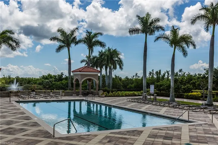 AVERSANA RESORT STYLE POOL