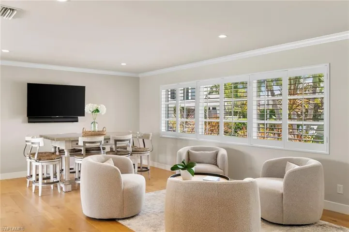 Gather in this intimate setting for cocktails before dinner