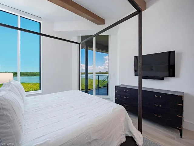 60 Seagate Dr 305, Naples, Florida 34103