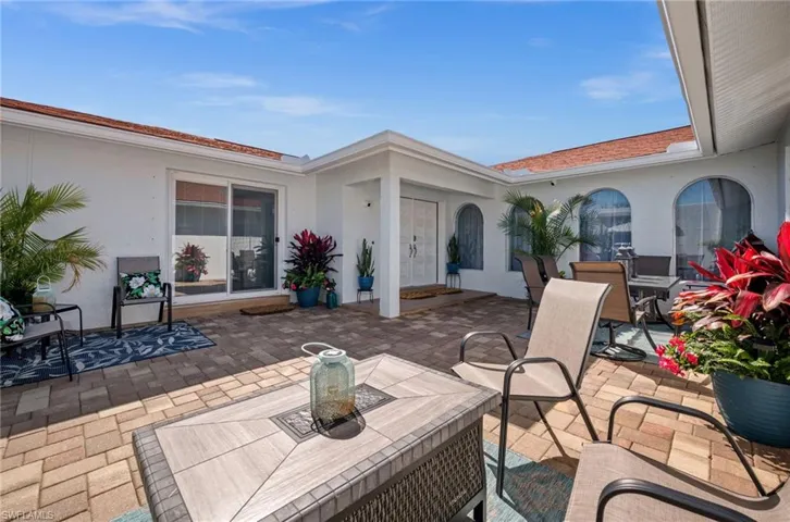 1432 Venetian Ct, Cape Coral, Florida 33904