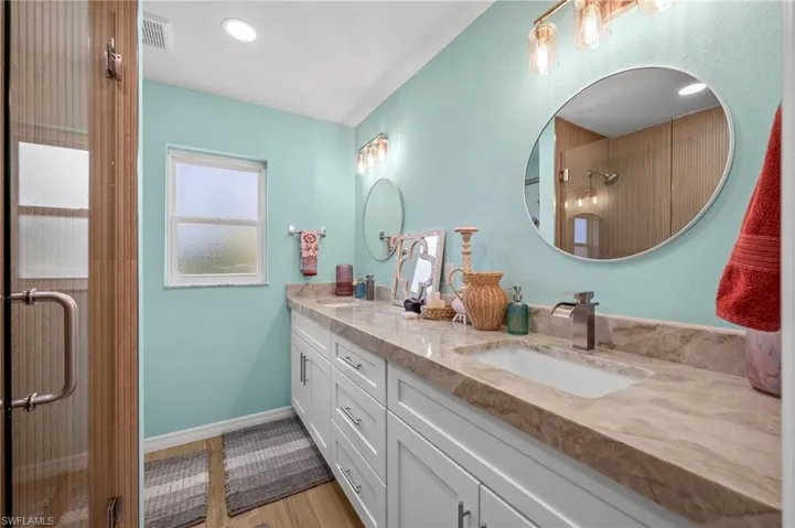1432 Venetian Ct, Cape Coral, Florida 33904