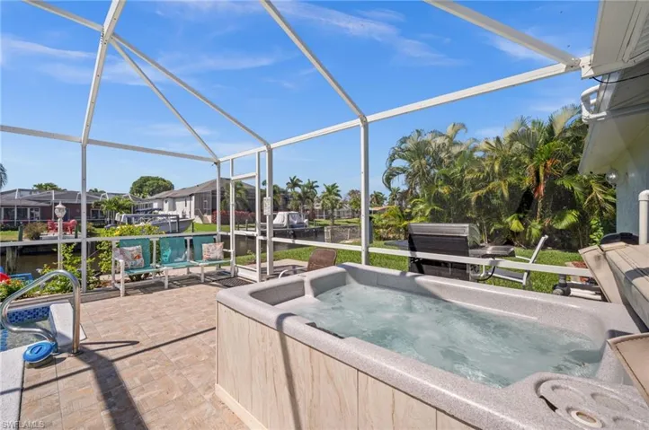 1432 Venetian Ct, Cape Coral, Florida 33904