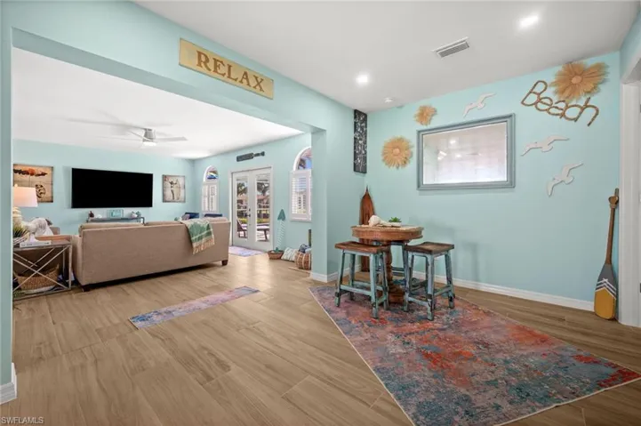 1432 Venetian Ct, Cape Coral, Florida 33904