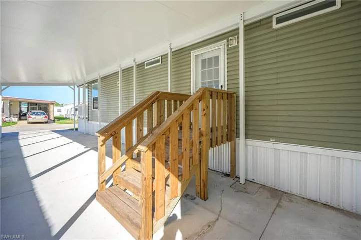 93  Poinsettia  DR, Fort Myers, FL 33905