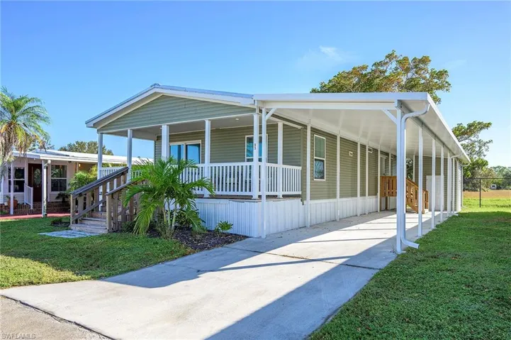 93  Poinsettia  DR, Fort Myers, FL 33905