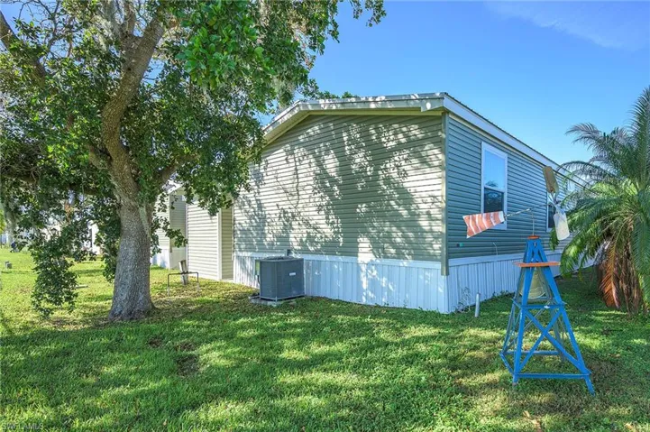 93  Poinsettia  DR, Fort Myers, FL 33905