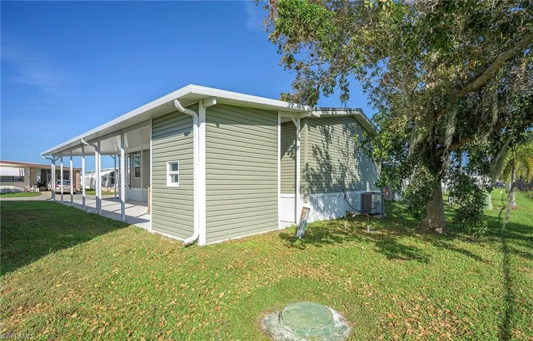 93  Poinsettia  DR, Fort Myers, FL 33905