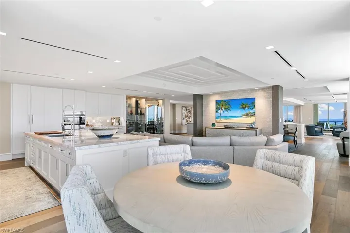 6897 Grenadier Blvd 704, Naples, Florida 34108