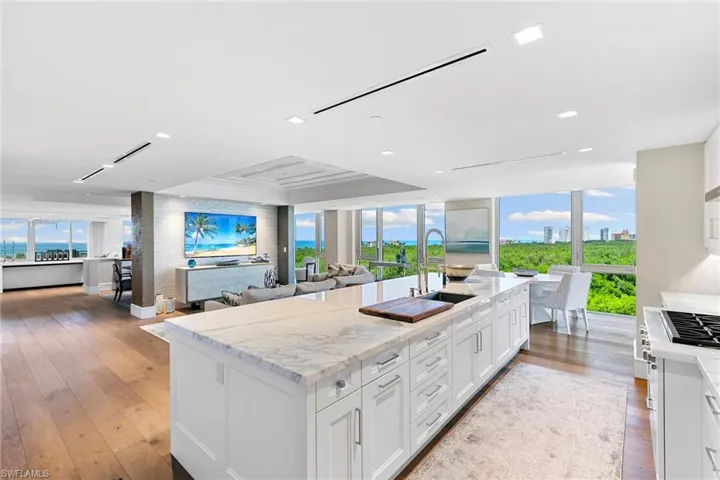 6897 Grenadier Blvd 704, Naples, Florida 34108