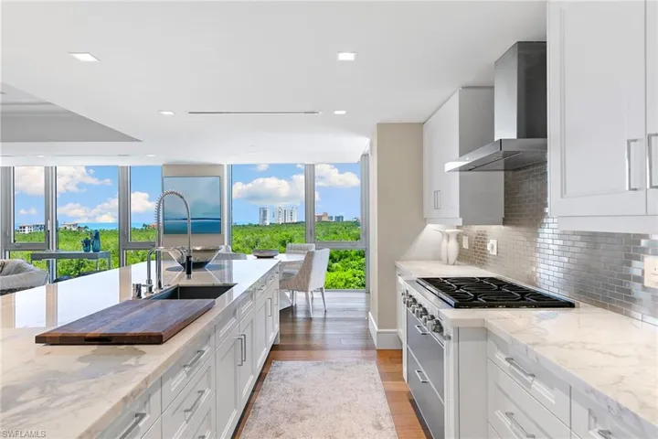 6897 Grenadier Blvd 704, Naples, Florida 34108