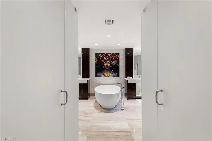 6897 Grenadier Blvd 704, Naples, Florida 34108