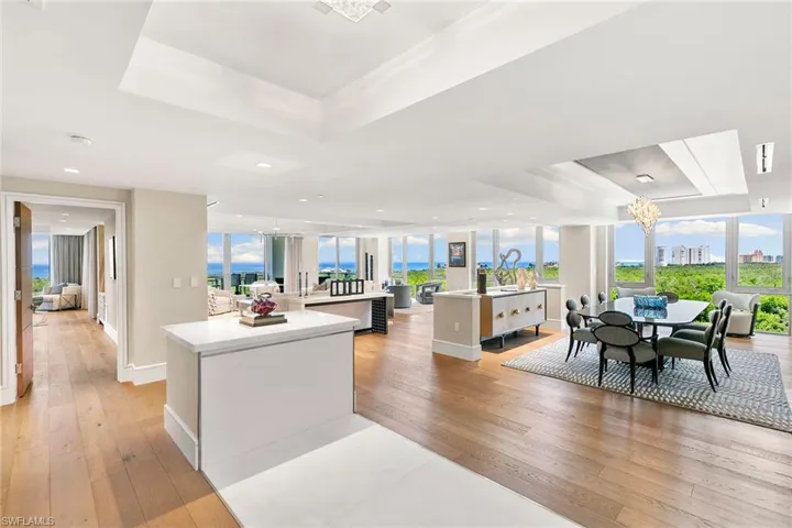 6897 Grenadier Blvd 704, Naples, Florida 34108