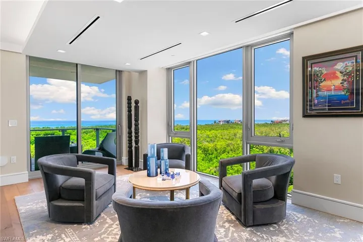 6897 Grenadier Blvd 704, Naples, Florida 34108