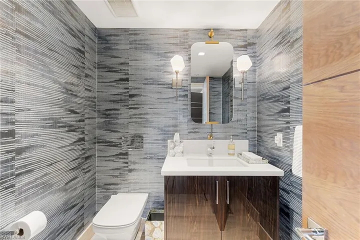 6897 Grenadier Blvd 704, Naples, Florida 34108