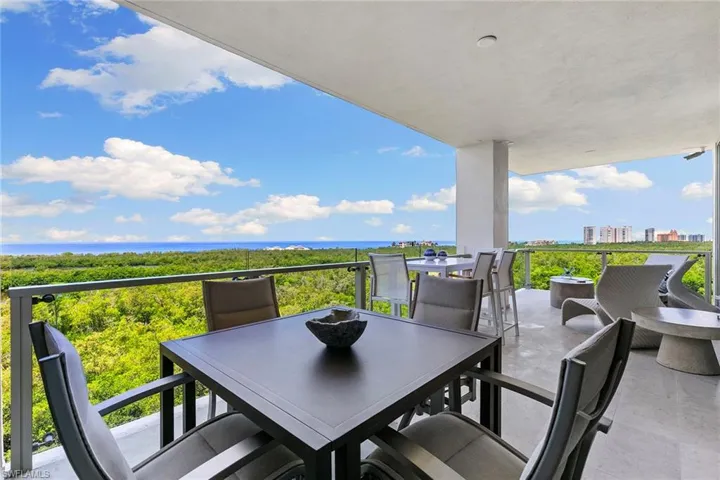 6897 Grenadier Blvd 704, Naples, Florida 34108