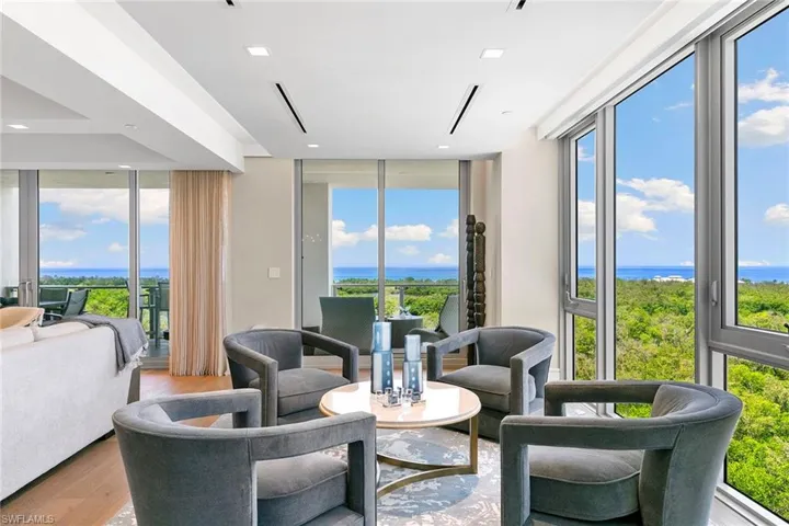 6897 Grenadier Blvd 704, Naples, Florida 34108