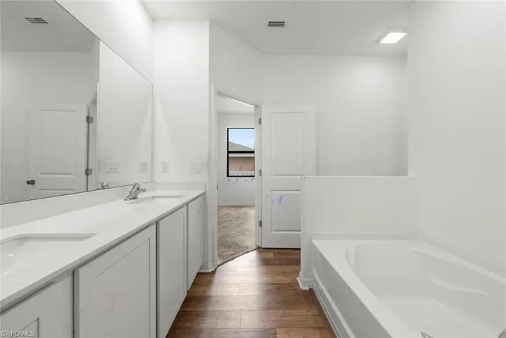 2021 Ne 4th Ave, Cape Coral, Florida 33909