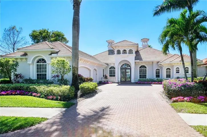 OVERSIZE Lot, 3,600 square foot home with 3 car garage